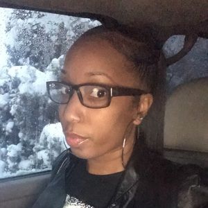 Meet your Posher, Ebony